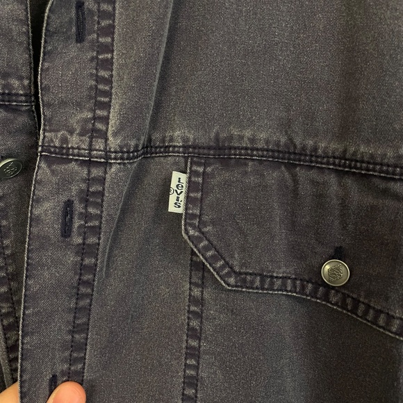 Vintage Levi’s denim button down - Picture 5 of 5